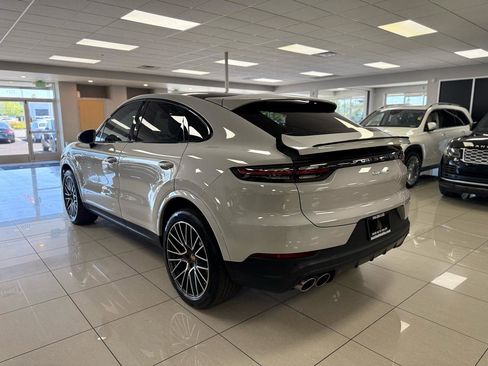 Used 2021 Porsche Cayenne S AWD/4WD image 2