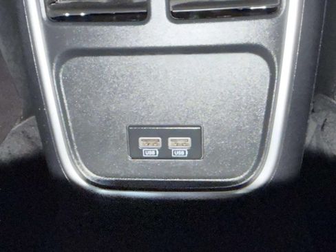 Used 2015 Chrysler 300 Limited image 24