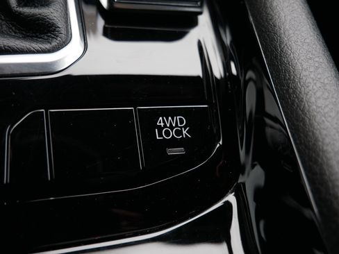 Used 2025 Jeep Compass Limited image 31