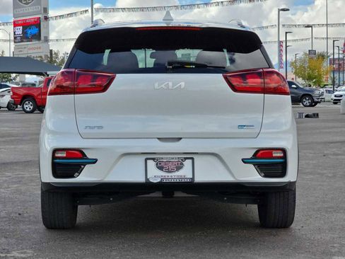 Used 2022 Kia Niro EX image 8
