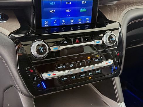 Used 2023 Ford Explorer Platinum w/ Technology Package AWD/4WD image 21