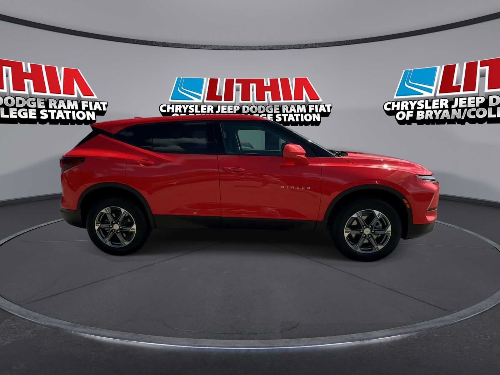 Used 2025 Chevrolet Blazer LT FWD image 9