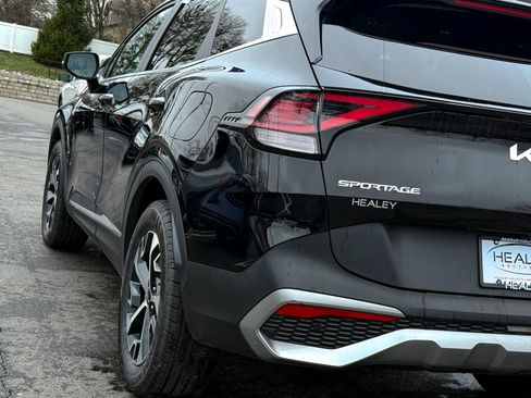Certified 2023 Kia Sportage EX AWD/4WD image 9