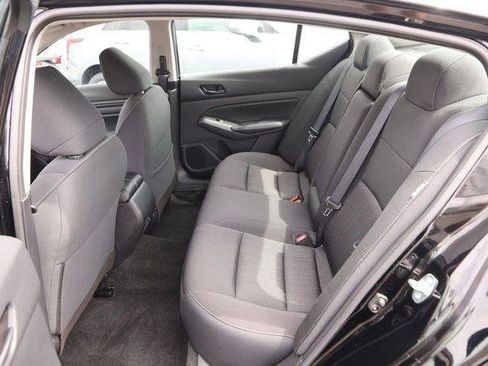 Used 2024 Nissan Altima 2.5 SV image 11