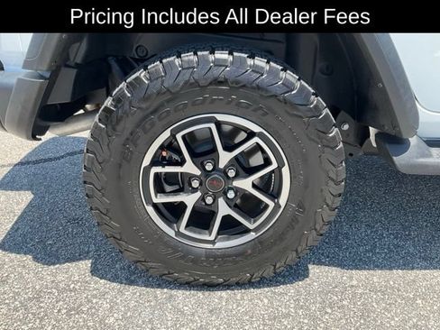 Used 2024 Jeep Wrangler Unlimited Rubicon w/ Dual Top Group AWD/4WD image 25