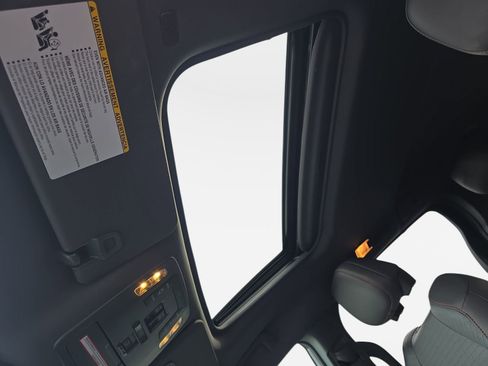 Used 2022 Toyota Sienna XSE image 30