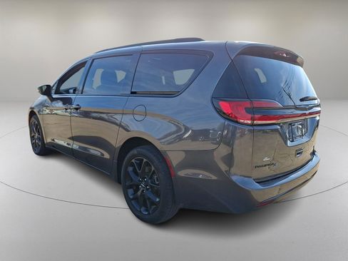 Used 2022 Chrysler Pacifica Touring-L w/ S Appearance Package image 7