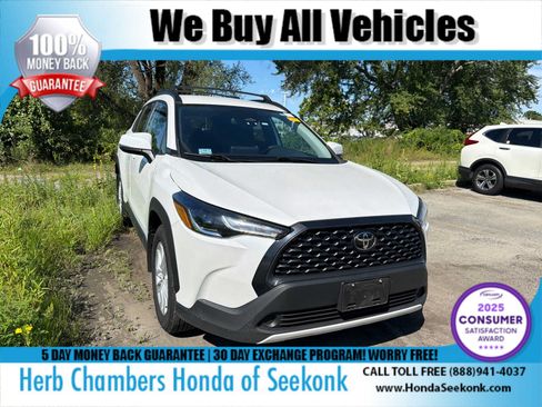 Used 2024 Toyota Corolla Cross LE AWD/4WD image 10