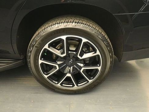 Used 2022 Chevrolet Tahoe RST w/ Luxury Package AWD/4WD image 9