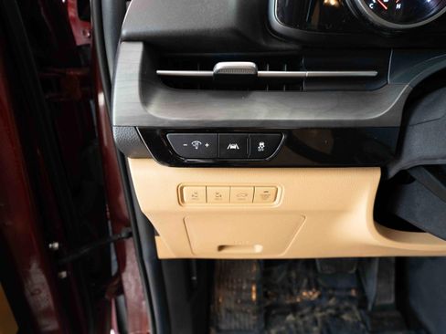 Used 2022 Kia Carnival EX FWD image 11
