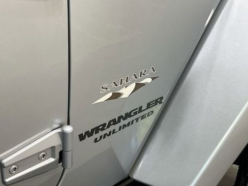 Used 2016 Jeep Wrangler Unlimited Sahara w/ Connectivity Group AWD/4WD image 31