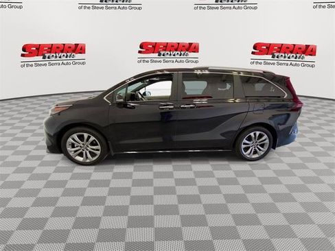 Certified 2024 Toyota Sienna Platinum image 6