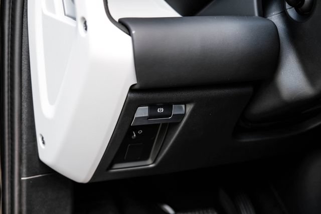 New 2026 Land Rover Defender 110 X-Dynamic SE AWD/4WD image 31