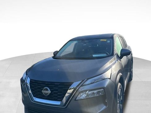 Used 2023 Nissan Rogue SV image 2