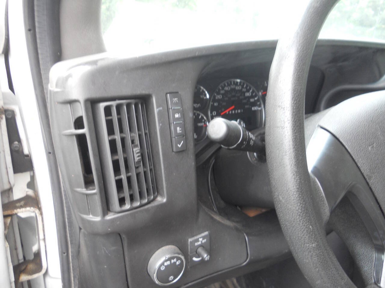 Used 2013 Chevrolet Express 3500 Extended RWD image 13