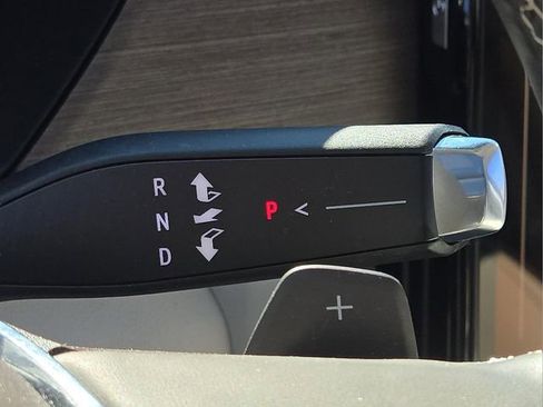 Used 2024 GMC Acadia Denali image 29