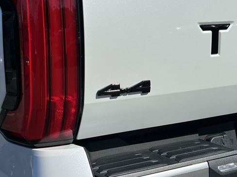 Used 2023 Toyota Tundra Limited AWD/4WD image 31