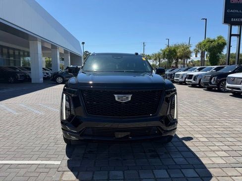 Certified 2025 Cadillac Escalade Sport Platinum w/ LPO, ONYX Package AWD/4WD image 4