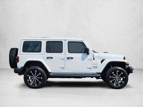 Used 2020 Jeep Wrangler Unlimited Sahara AWD/4WD image 4