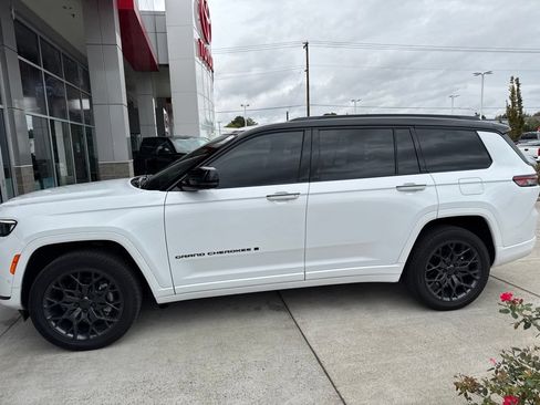 Used 2025 Jeep Grand Cherokee L Summit AWD/4WD image 7