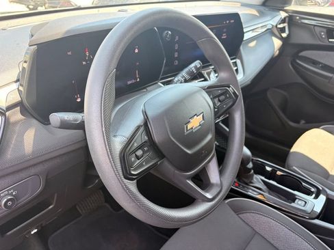 Used 2025 Chevrolet TrailBlazer LT FWD image 10