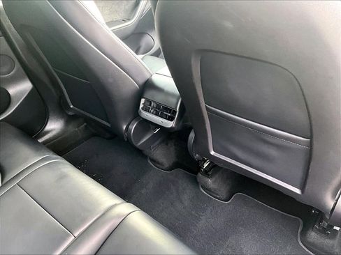 Used 2021 Tesla Model Y Long Range image 17