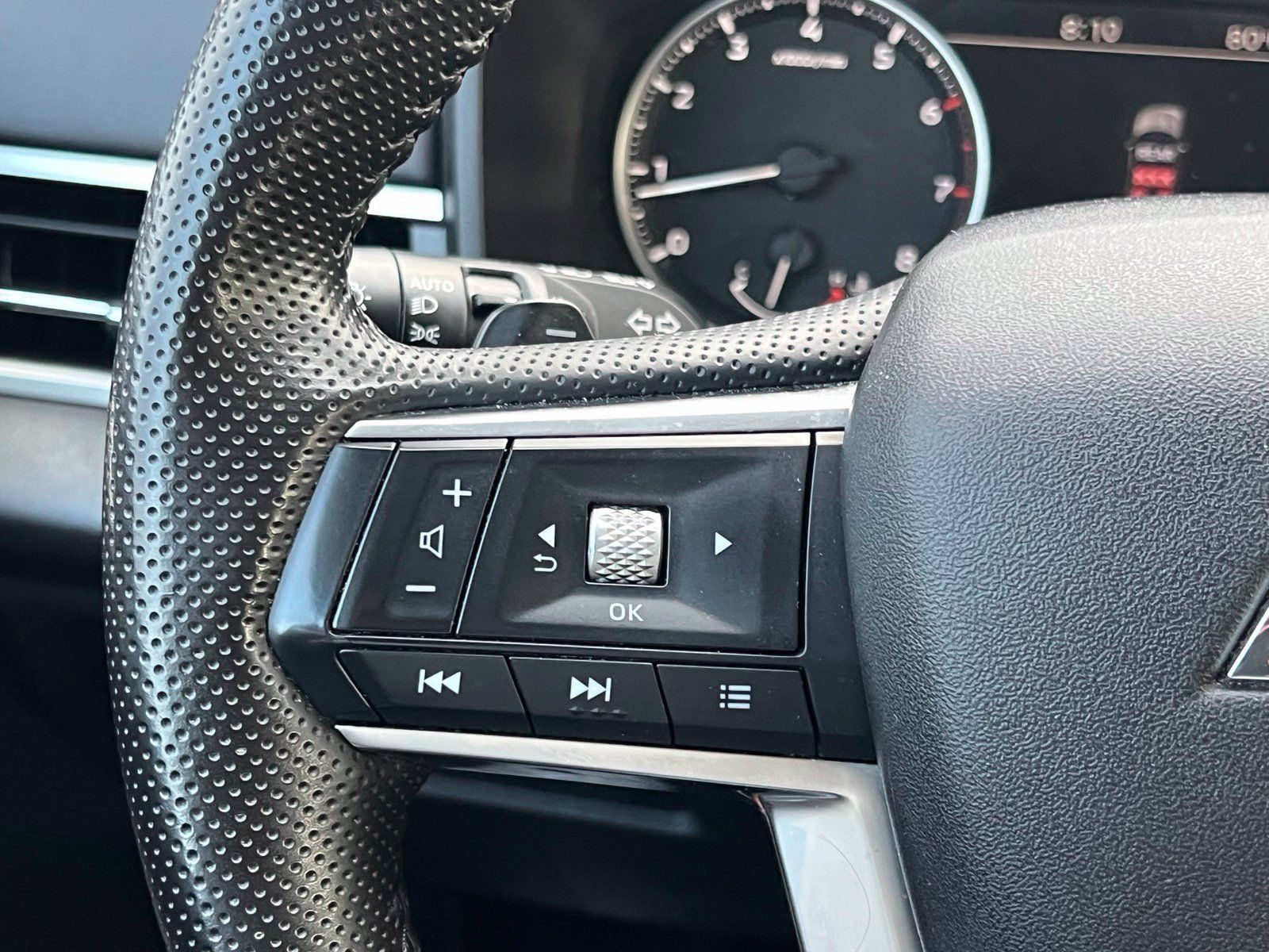 Used 2025 Mitsubishi Outlander SE FWD image 30