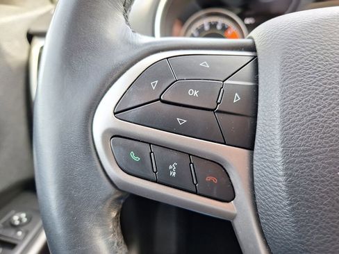 Used 2019 Jeep Cherokee Limited image 20