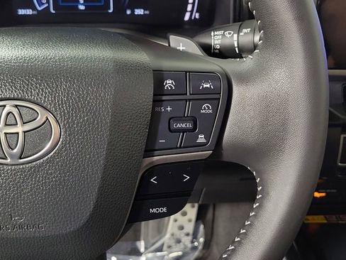 Used 2025 Toyota Camry SE w/ Convenience Package image 24