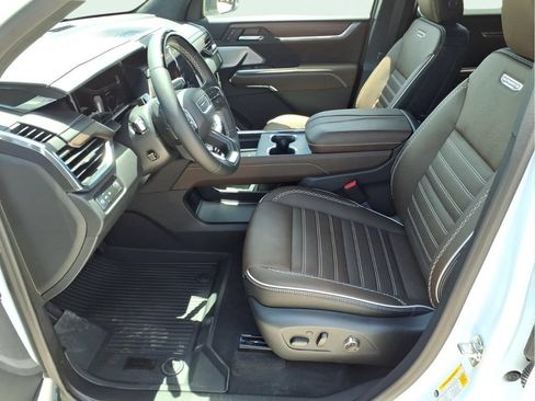New 2026 GMC Acadia Denali Ultimate w/ LPO, Floor Liner Package FWD image 18