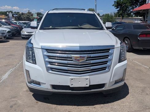 Used 2019 Cadillac Escalade ESV Platinum AWD/4WD image 2