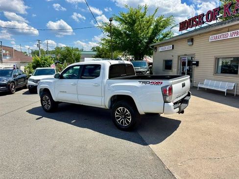 Used 2020 Toyota Tacoma TRD Sport w/ Technology Package AWD/4WD image 2