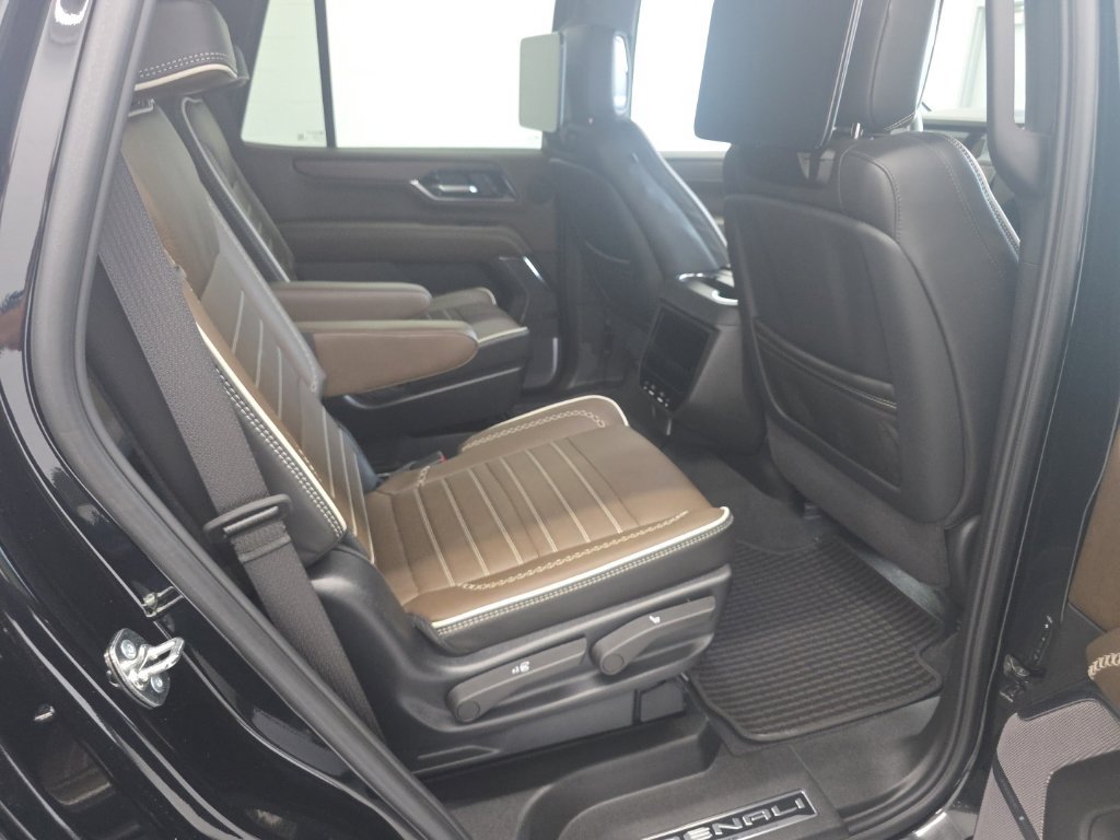Used 2025 GMC Yukon Denali Ultimate AWD/4WD image 13