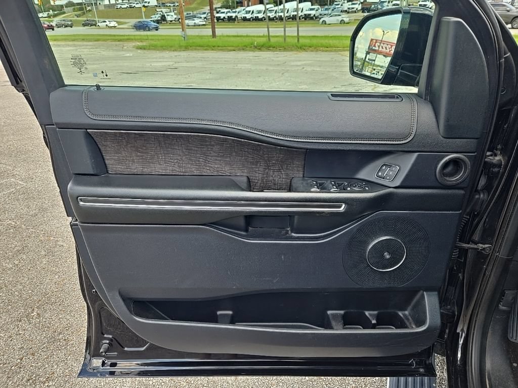Used 2020 Ford Expedition Limited RWD image 15