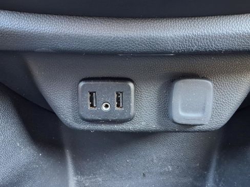 Used 2023 Chevrolet Traverse LS FWD image 7