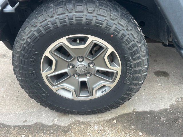 Used 2014 Jeep Wrangler Unlimited Rubicon w/ Connectivity Group AWD/4WD image 11