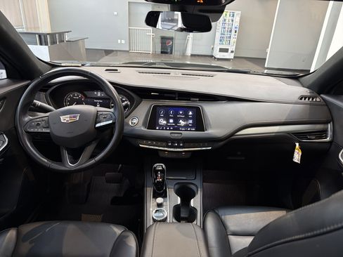 Used 2023 Cadillac XT4 Premium Luxury FWD image 32