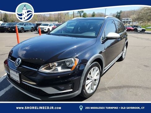 Used 2017 Volkswagen Golf Alltrack SE image 1