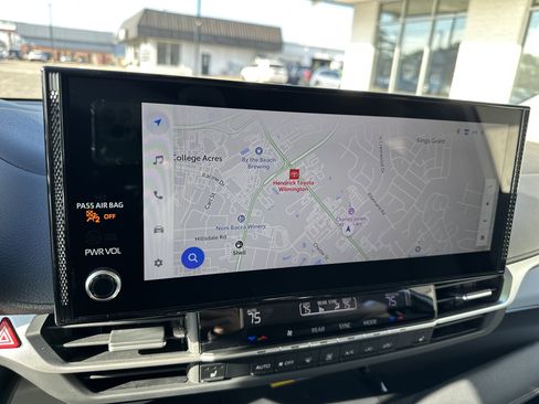 Used 2025 Toyota Sienna XLE image 17