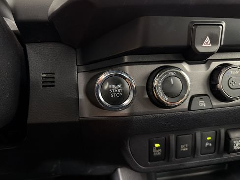Used 2021 Toyota Tacoma TRD Off-Road w/ Technology Package AWD/4WD image 14