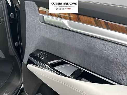 Used 2026 Cadillac Escalade Platinum Sport w/ LPO, Floor Liner Package image 20