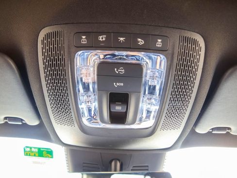 Used 2025 Mercedes-Benz GLB 250 4MATIC image 19