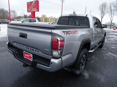Used 2022 Toyota Tacoma TRD Off-Road image 4