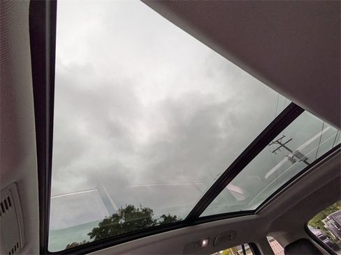 Used 2021 Volkswagen Tiguan SEL image 22