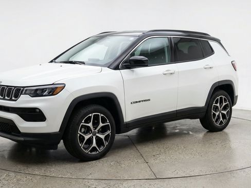 Used 2025 Jeep Compass Limited AWD/4WD image 3