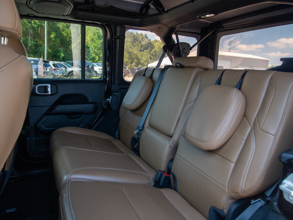 Used 2023 Jeep Wrangler Unlimited Sahara AWD/4WD image 10
