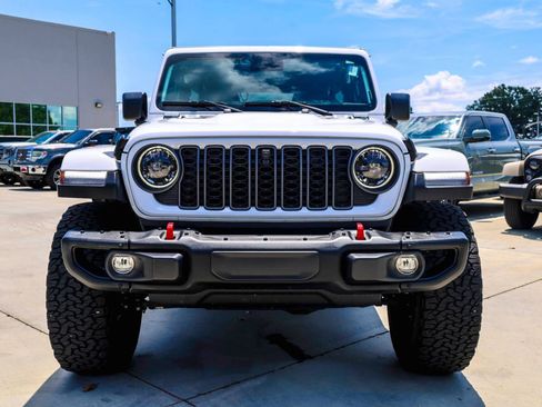 Used 2025 Jeep Wrangler Unlimited Rubicon AWD/4WD image 4