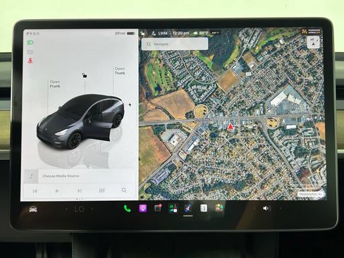 Used 2022 Tesla Model Y Long Range AWD/4WD image 19