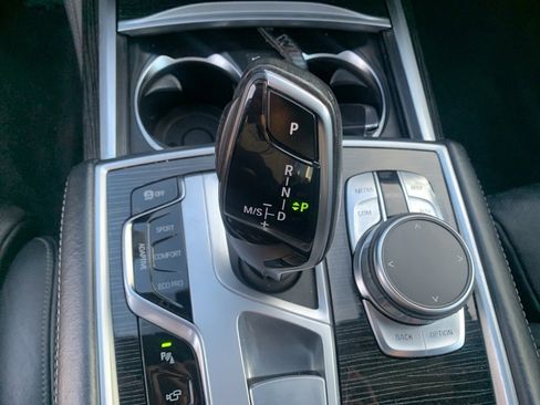 Used 2020 BMW 740i w/ M Sport Package image 12