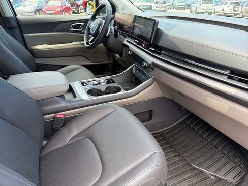 New 2026 Kia Carnival EX FWD image 21